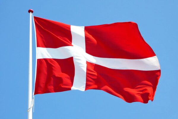 Le drapeau du Danemark : apparence, histoire et signification du Dannebrog