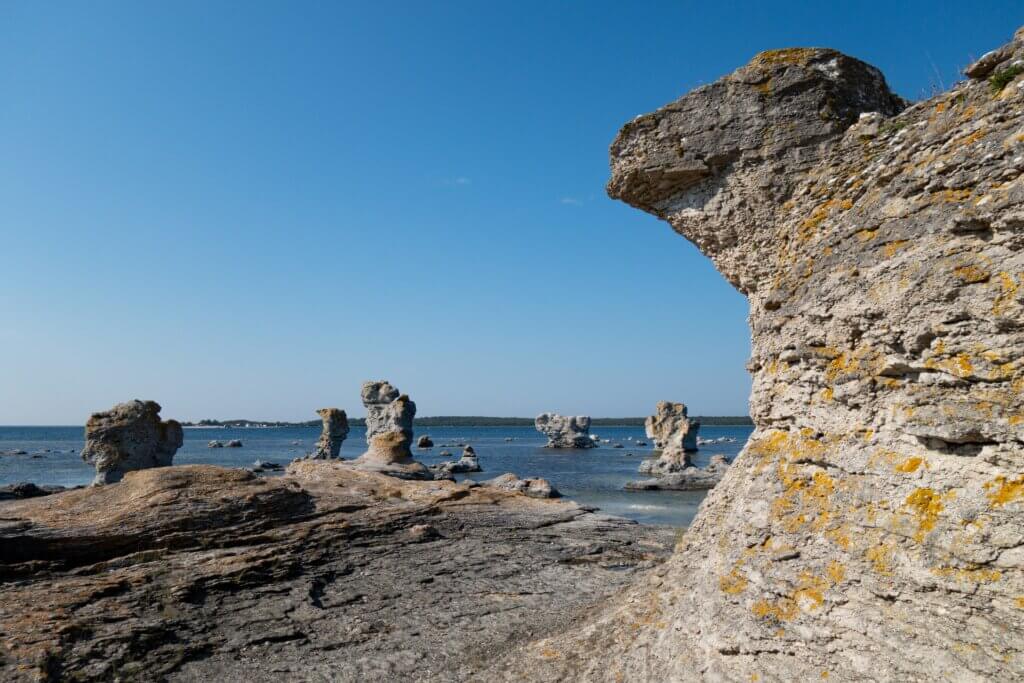 Formations rocheuses sur l'île suédoise de Gotland