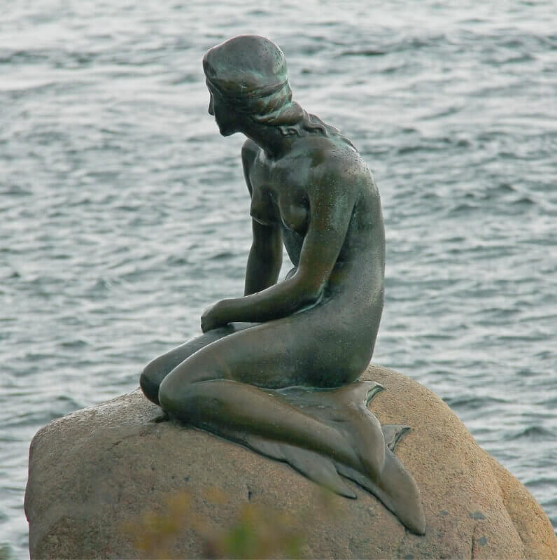 Hans Christian Andersen : La statue de bronze de la Petite Sirène à Copenhague
