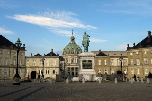 La famille royale danoise : Le château d'Amalienborg