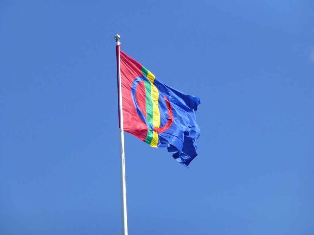 Le peuple Sami : Le drapeau Sami