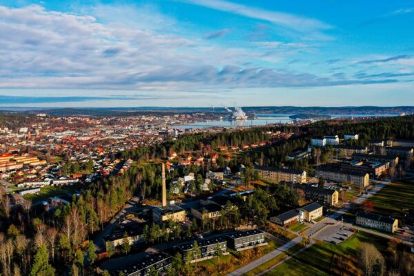 Sundsvall : Ville pittoresque en pierre sur la côte de la mer Baltique